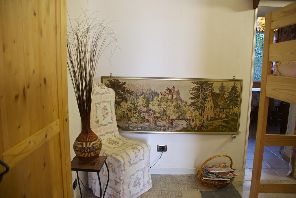 B&B Mery Lho Aprilia Rum bild