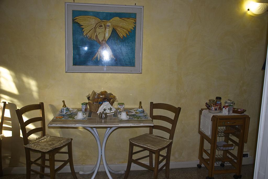 B&B Mery Lho Aprilia Rum bild
