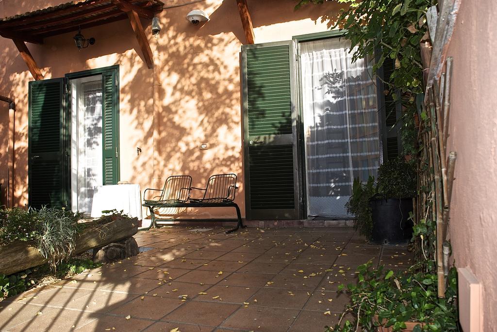 B&B Mery Lho Aprilia Exteriör bild